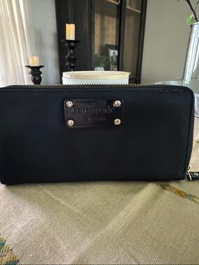 kate spade black zip-around logo plaque wallet